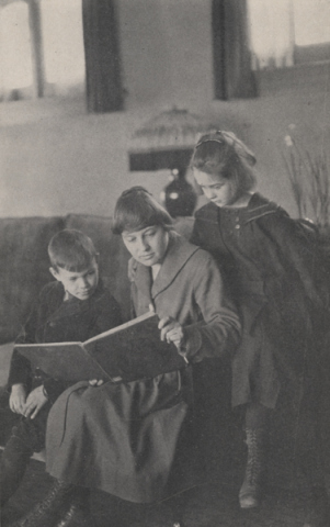 First_School_Teacher_Reading_to_Students_in_Upper_Arlington_OH